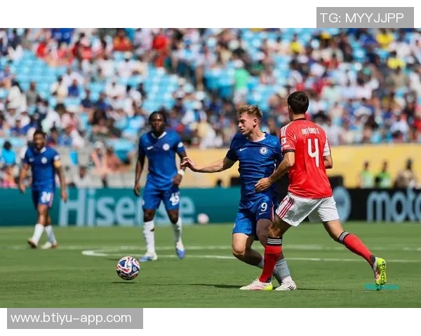 英超激战：AC米兰与本菲卡互交白卷全场气氛紧张刺激