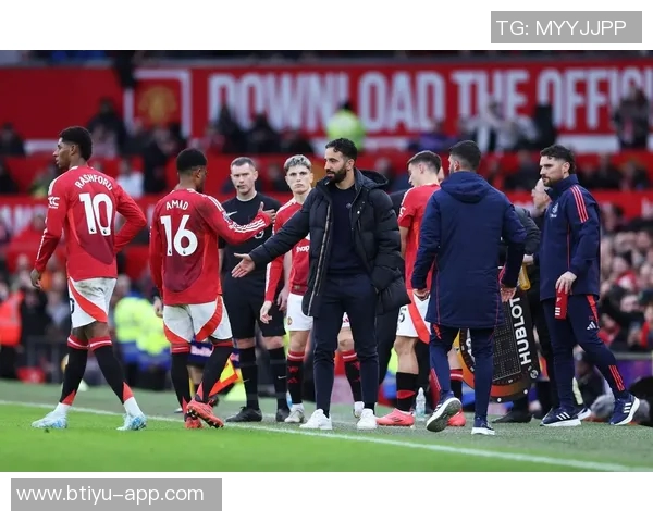 英超激战:那不勒斯以5-1大胜曼联红牌事件引发全场热议